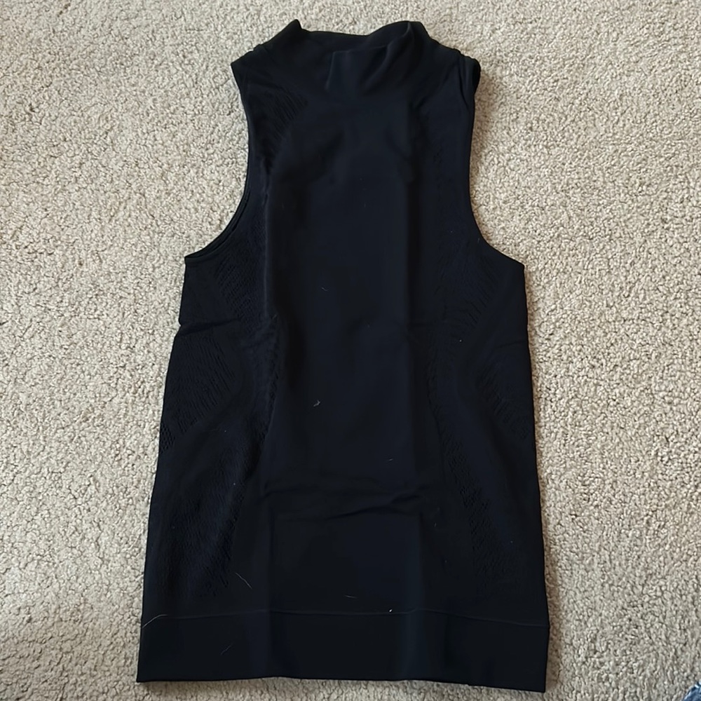 Lululemon size 4 high neck tank